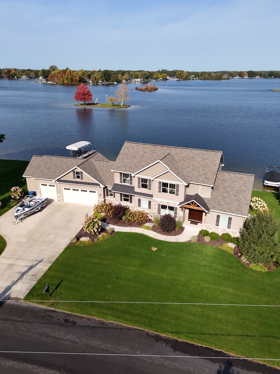 Top quality house washing and roof cleaning performed in Kent City Michigan 