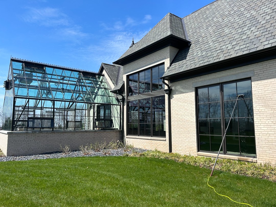 Window cleaning house and greenhouse 